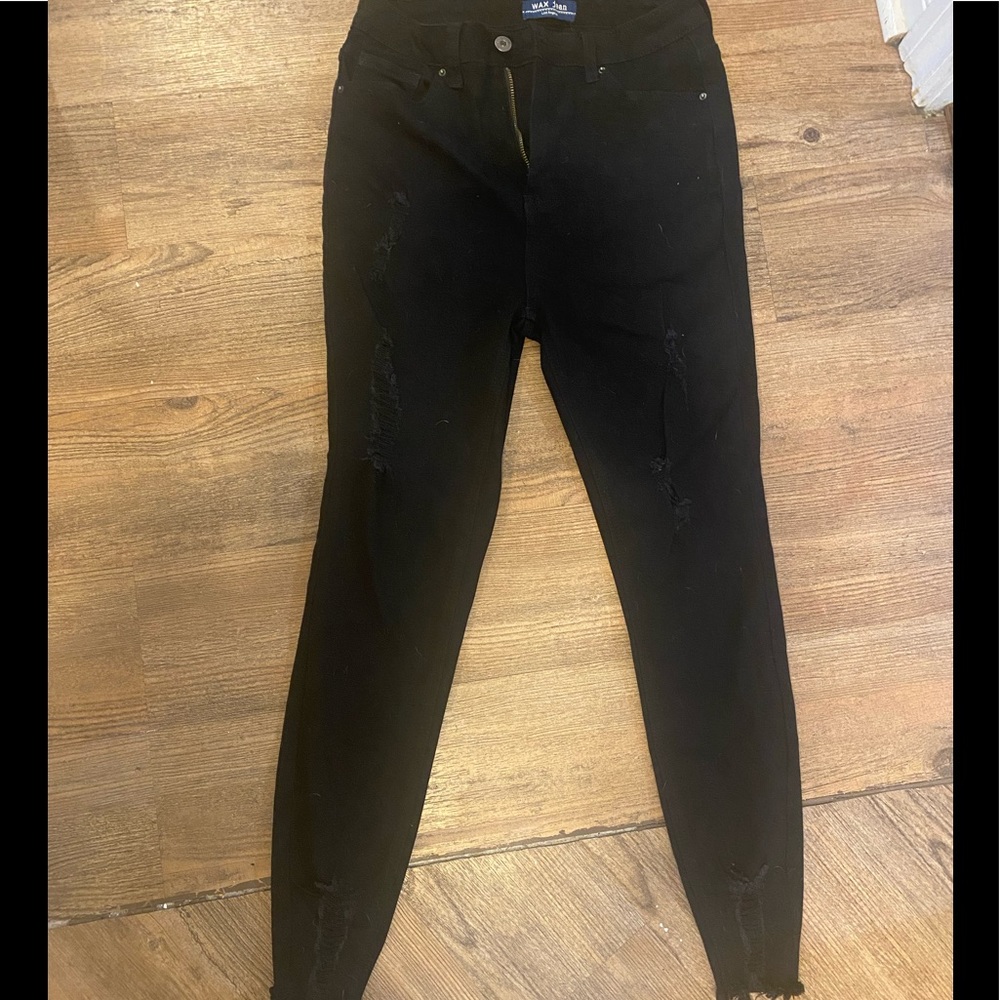 Butt lifting Black ripped jeans